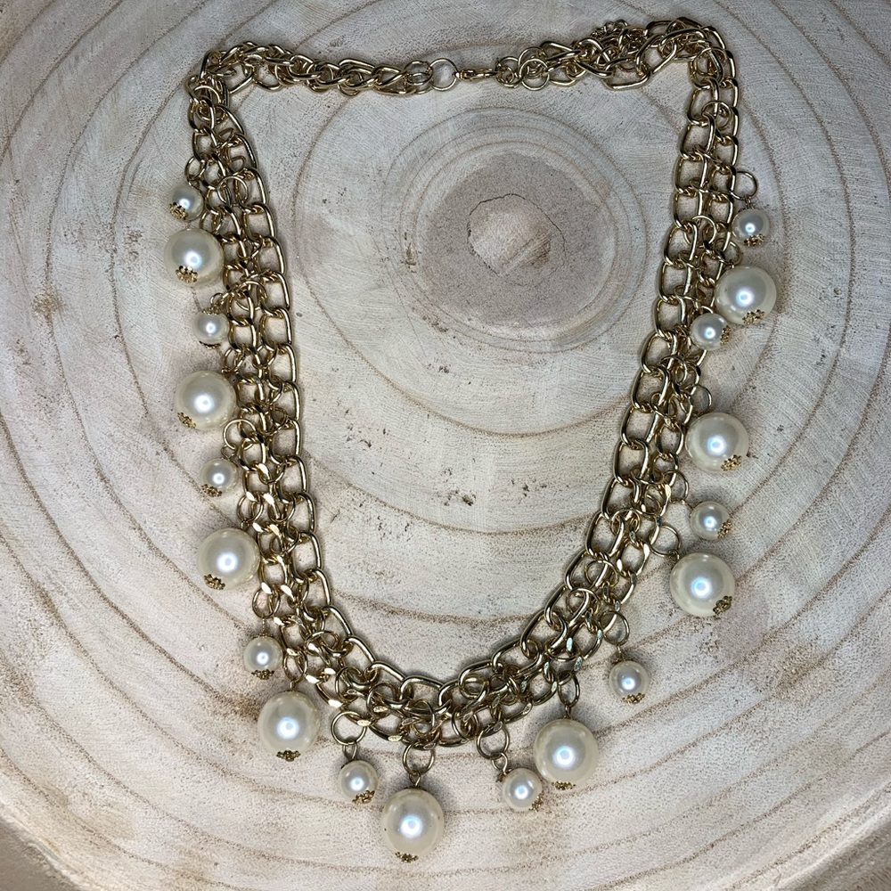 Adjustable pearl and gold chain necklace